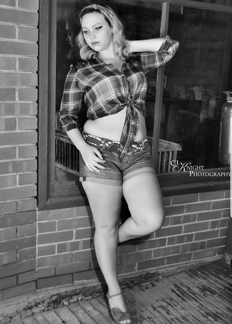 Female model photo shoot of AlexMurphy224 in Springfield Missouri