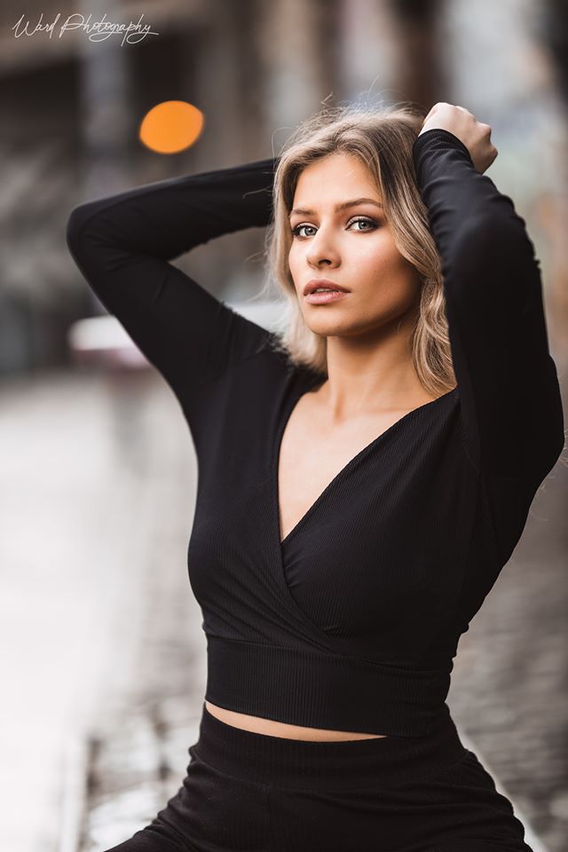 Female model photo shoot of AishaaaOx