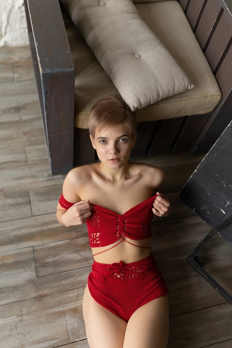 Female model photo shoot of Toria Sokolova