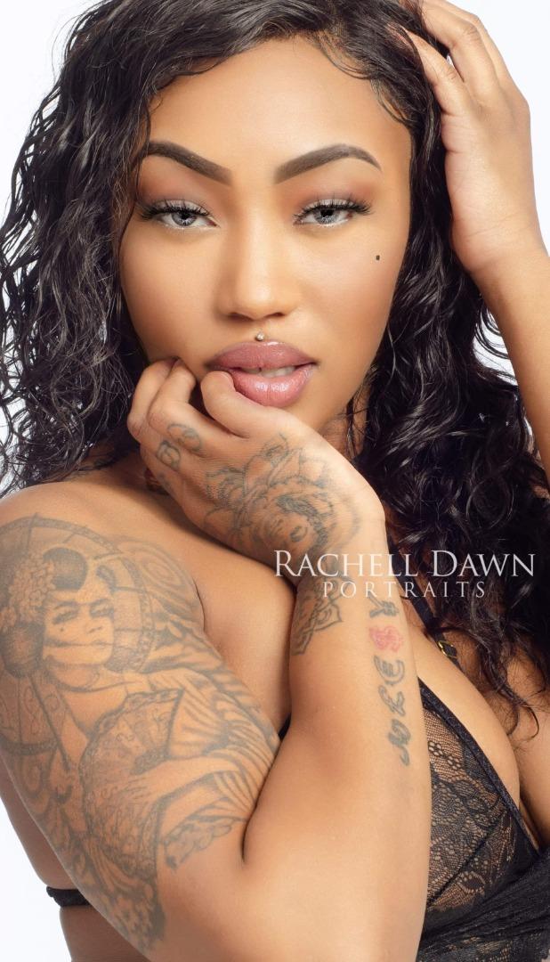 Female model photo shoot of Rachell Dawn