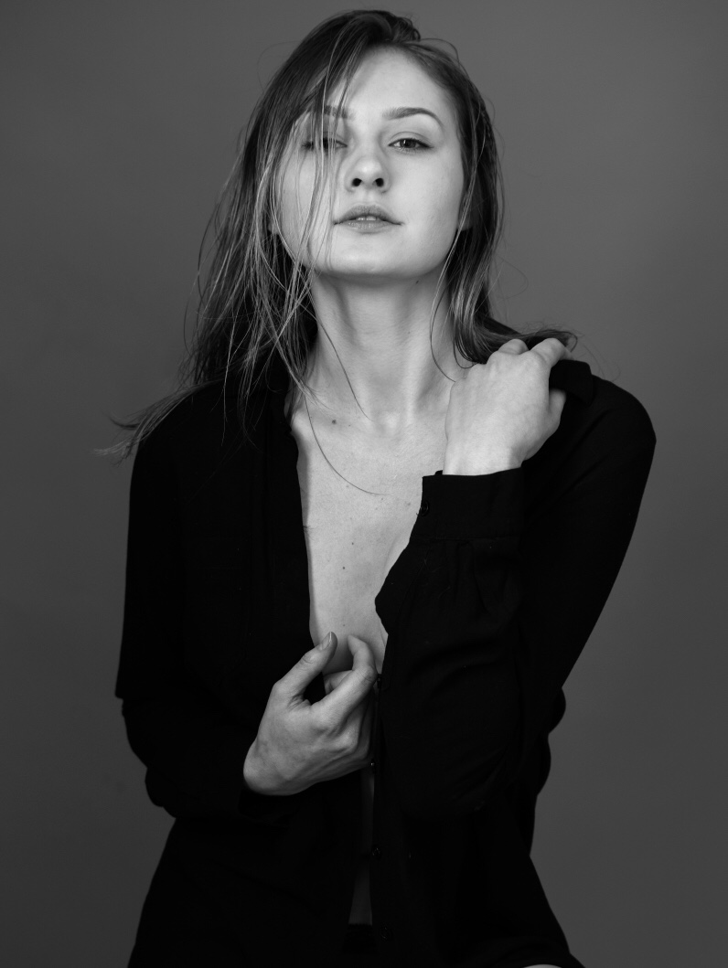 Female model photo shoot of Anastasiaz