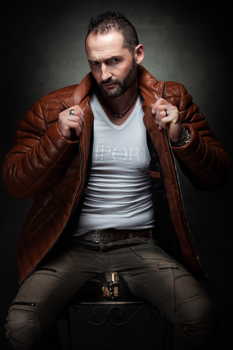 Male model photo shoot of Julien Verly