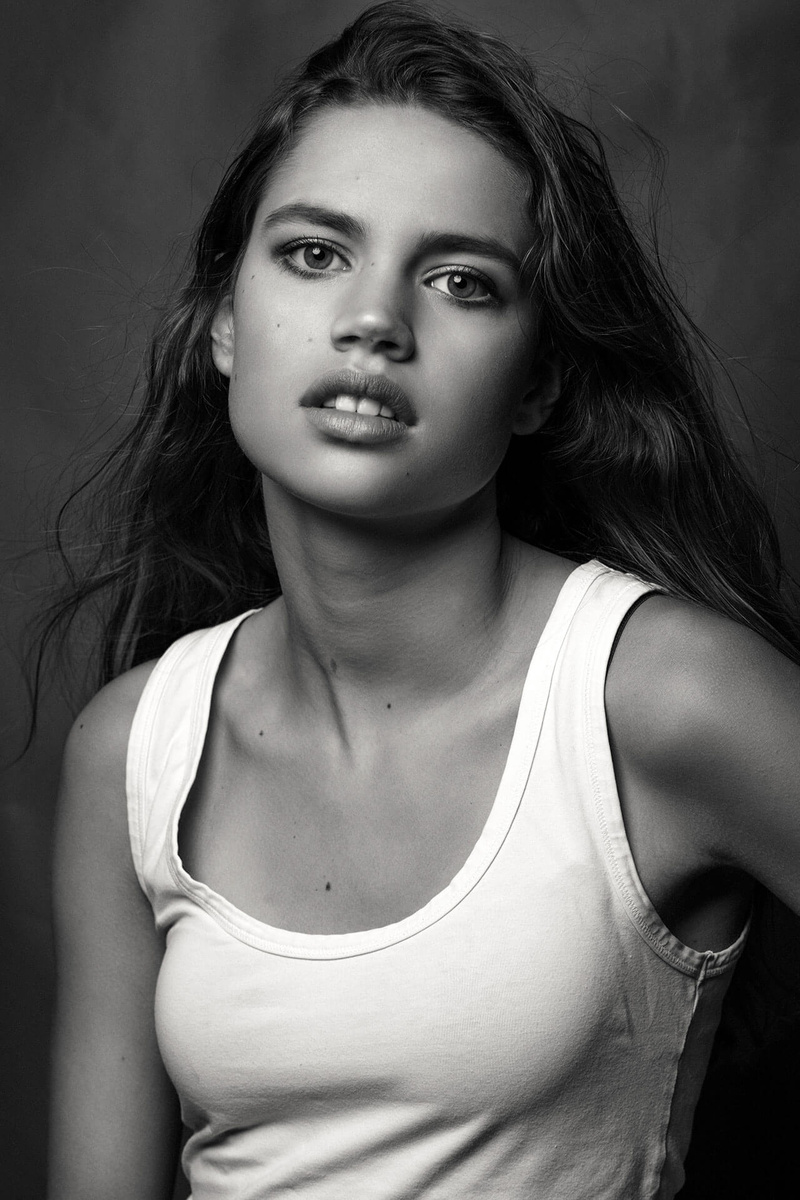 Female model photo shoot of Daria Cieplak