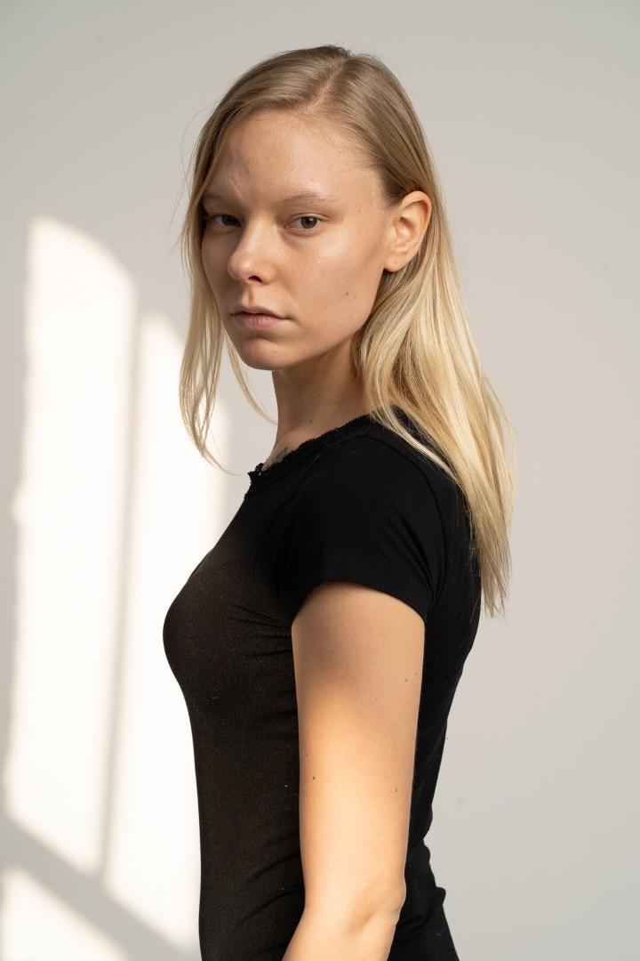 Female model photo shoot of Helen Logan