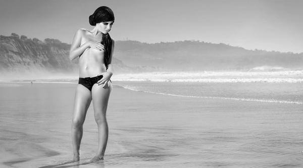 Female model photo shoot of Yve Latorre