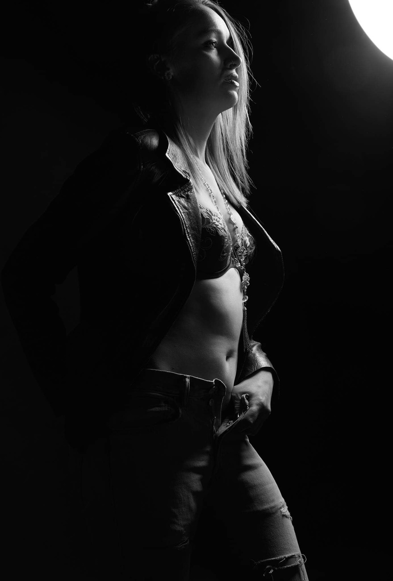 Female model photo shoot of Miss Darksparkle