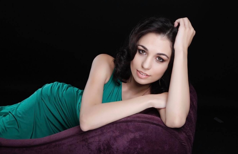 Female model photo shoot of Violeta Cazacu