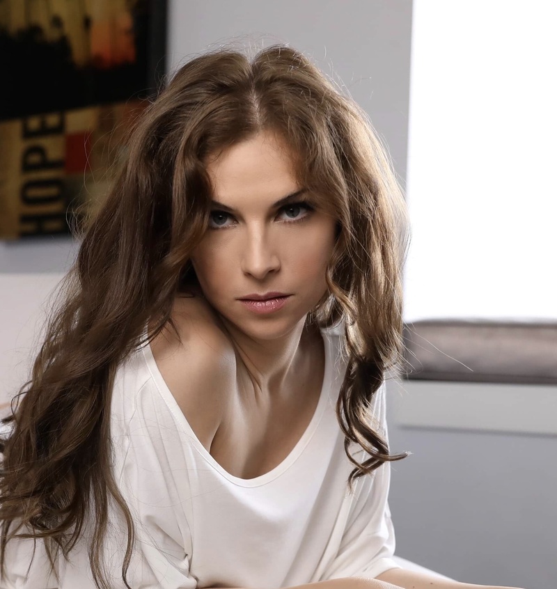 Female model photo shoot of Kat Harter