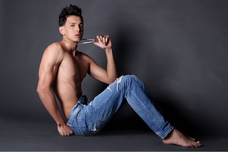 Male model photo shoot of Cristian Suaza