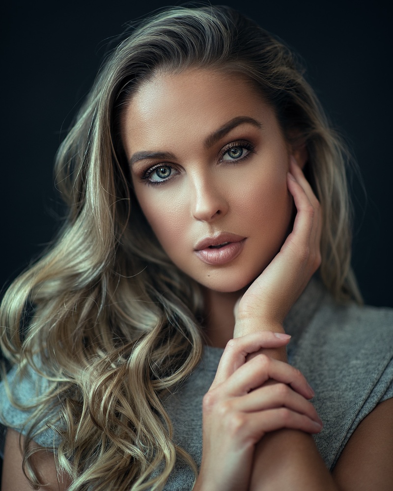 Female model photo shoot of Ekaterina Vachino