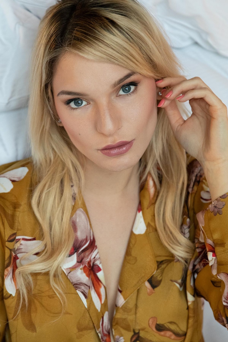 Female model photo shoot of Auroraa