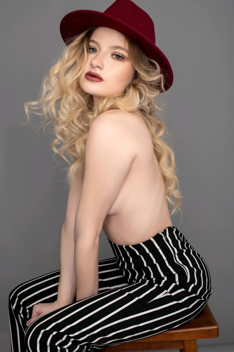 Female model photo shoot of Lauren Manista
