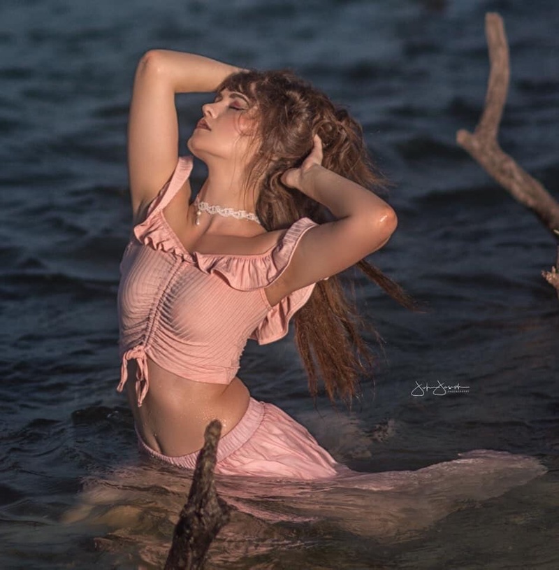 Female model photo shoot of NikkiSerenity by John Joseph