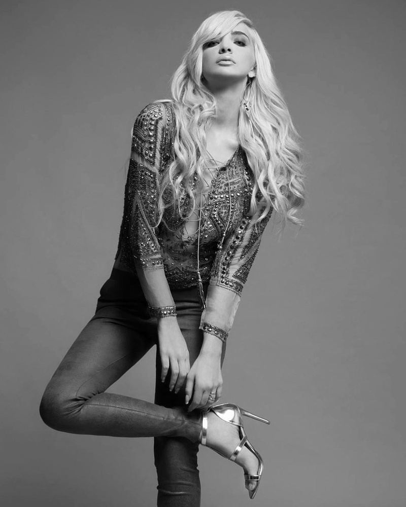 Female model photo shoot of Gemma Tardiani Playmate