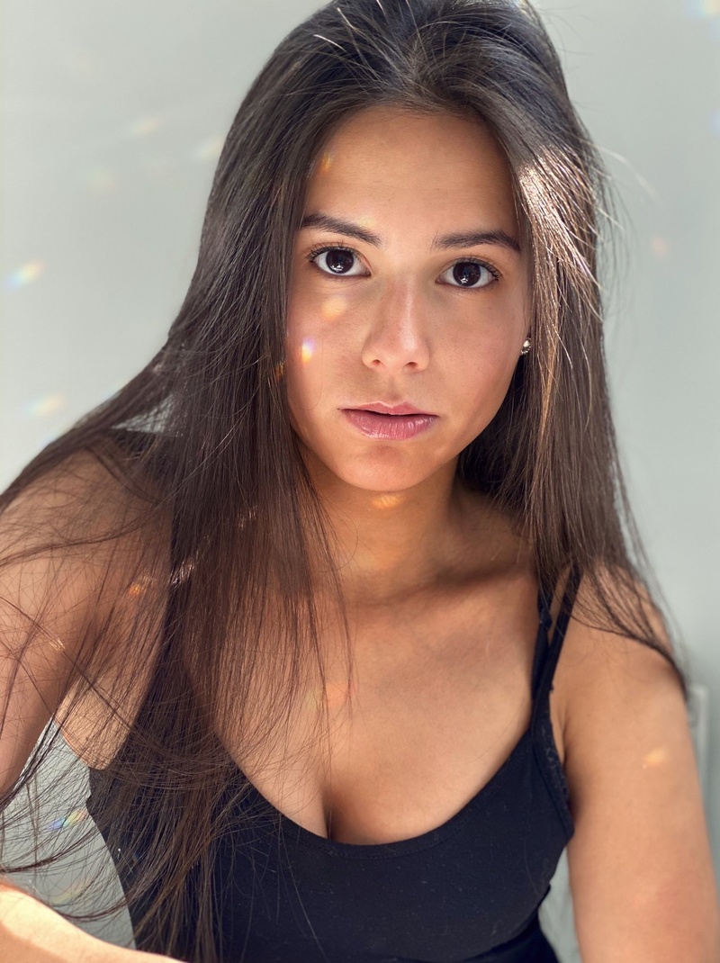 Female model photo shoot of ModelingMel