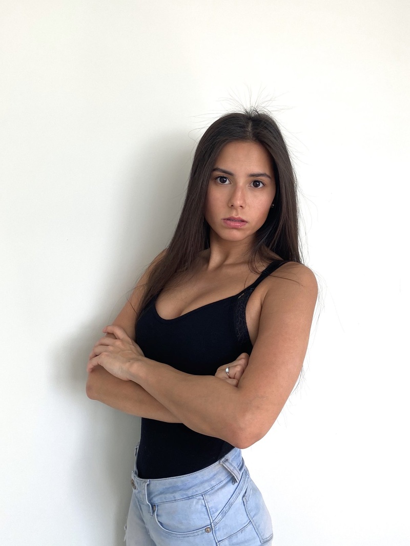 Female model photo shoot of ModelingMel