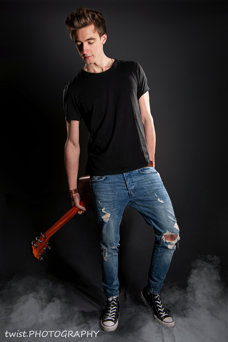 Male model photo shoot of twist-PHOTOGRAPHY in Siegen