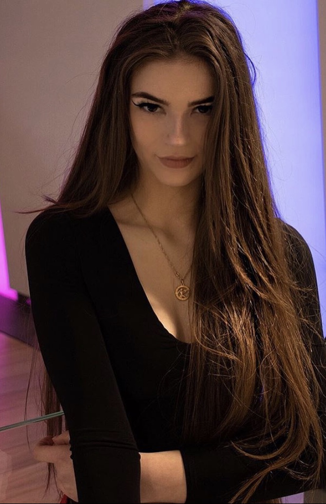Female model photo shoot of Sarahvanr