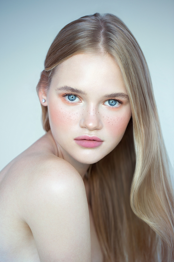 Female model photo shoot of Maria Lyshchik