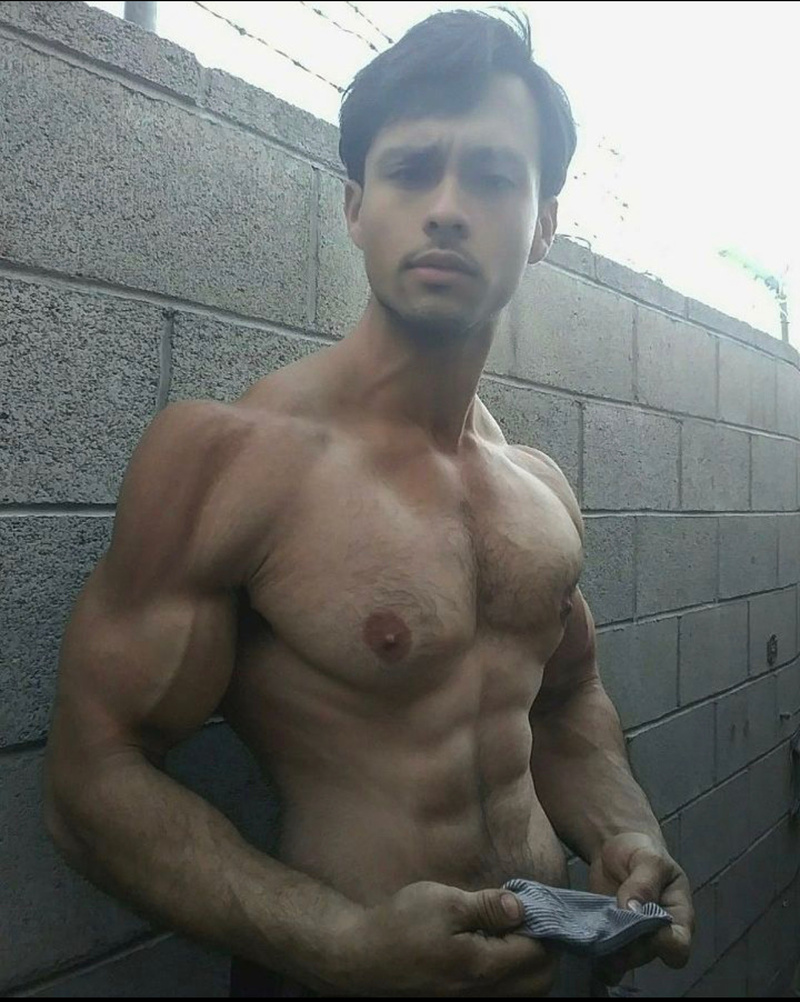 Male model photo shoot of Fernando_MOD