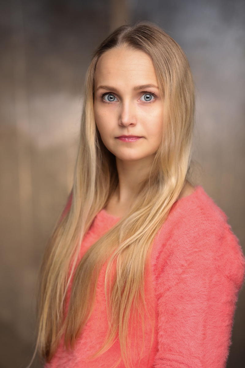 Female model photo shoot of Ewelina Niedzwiedz