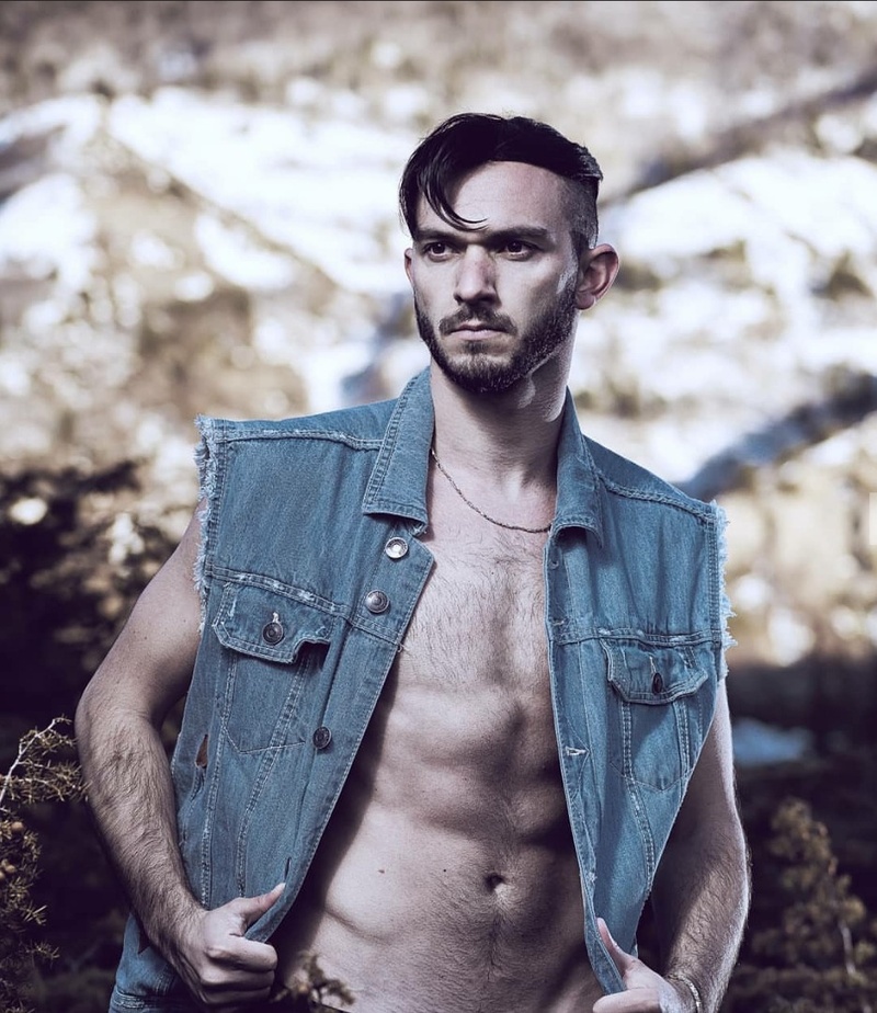 Male model photo shoot of Armando Manoku