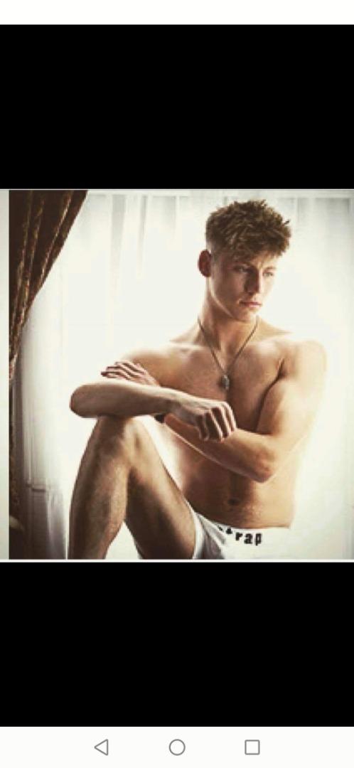 Male model photo shoot of RoanStanley