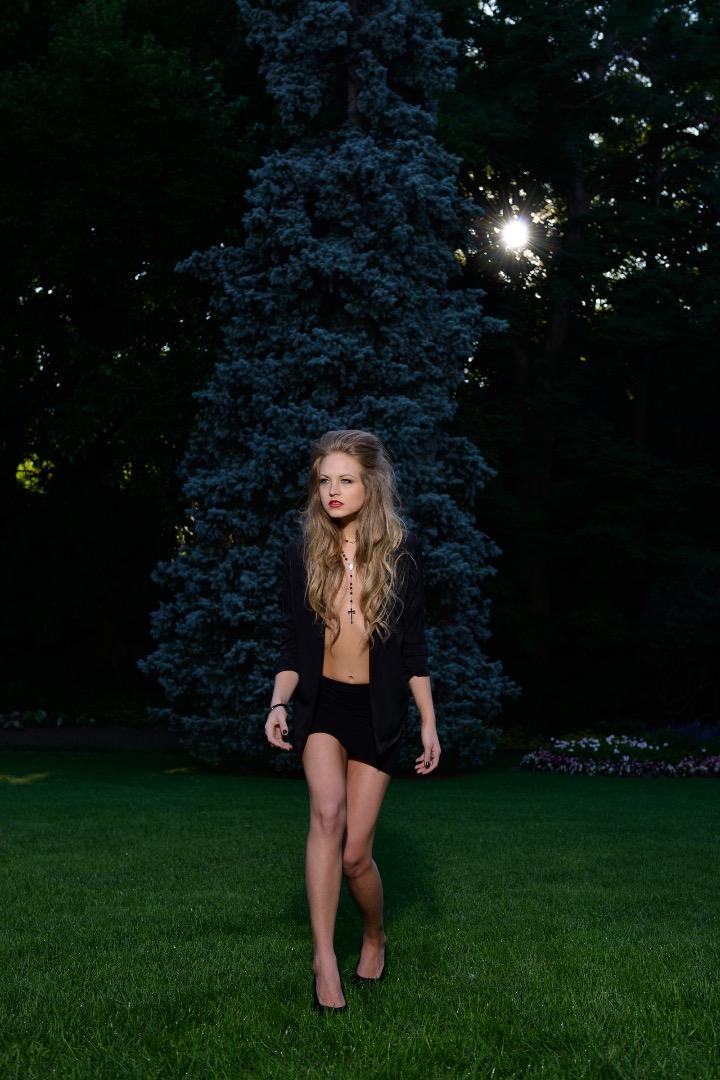 Female model photo shoot of Alexandra Jacquelin