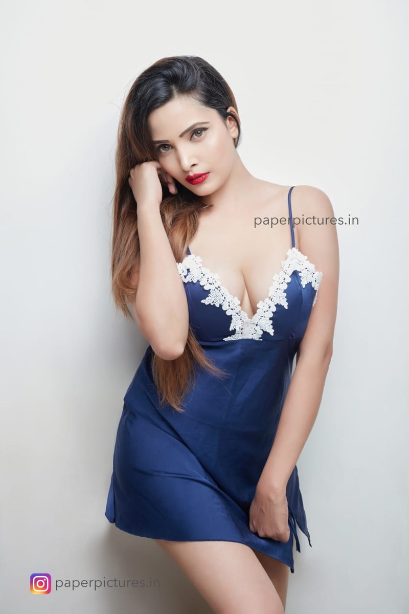 Female model photo shoot of Bhawna verma