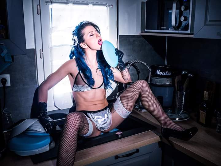 Female model photo shoot of Bella Blue Smulovic in Biscarrosse