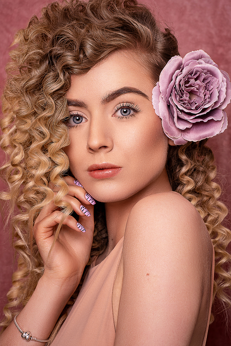 Female model photo shoot of Evgeniya Kuzmina by DorisPhotography