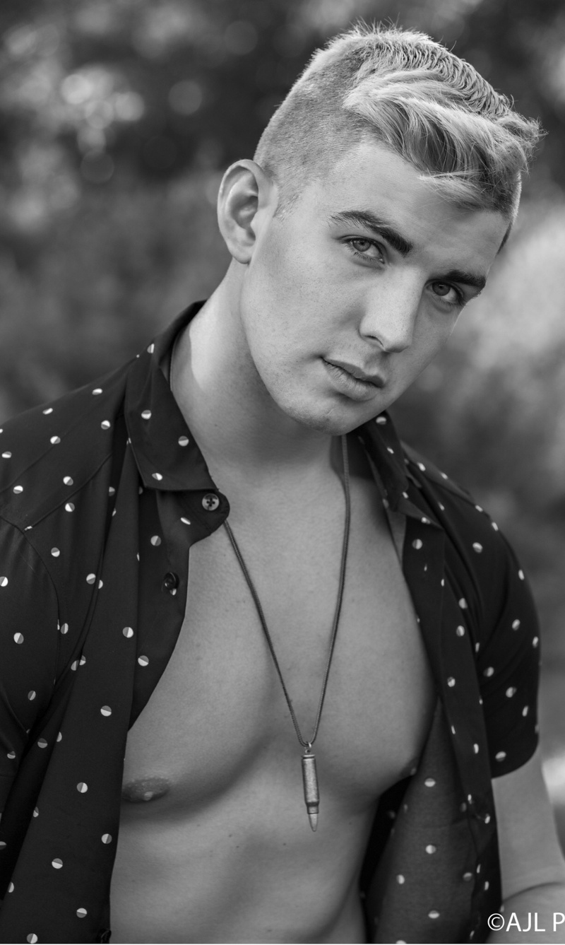 Male model photo shoot of Yurkovskiy10