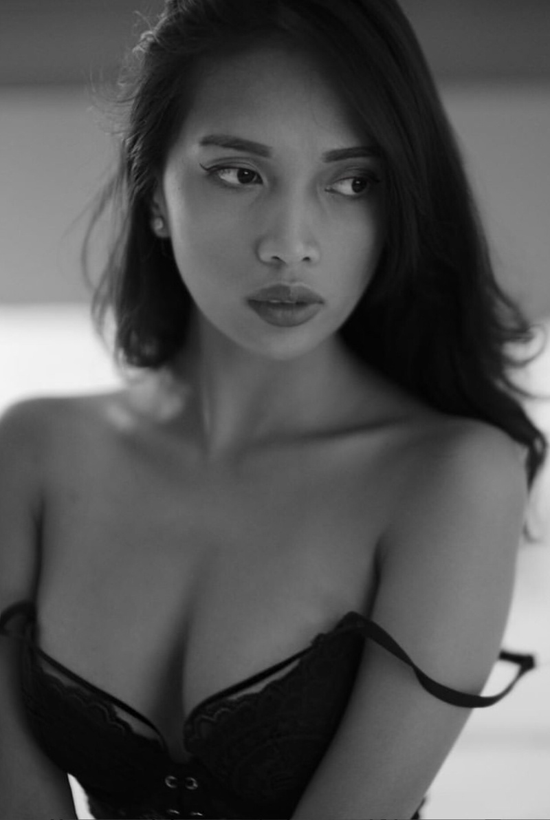 Female model photo shoot of Iyaiya