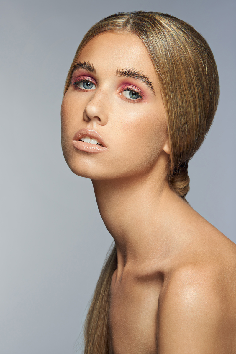 Female model photo shoot of Lana Retoucher UAE
