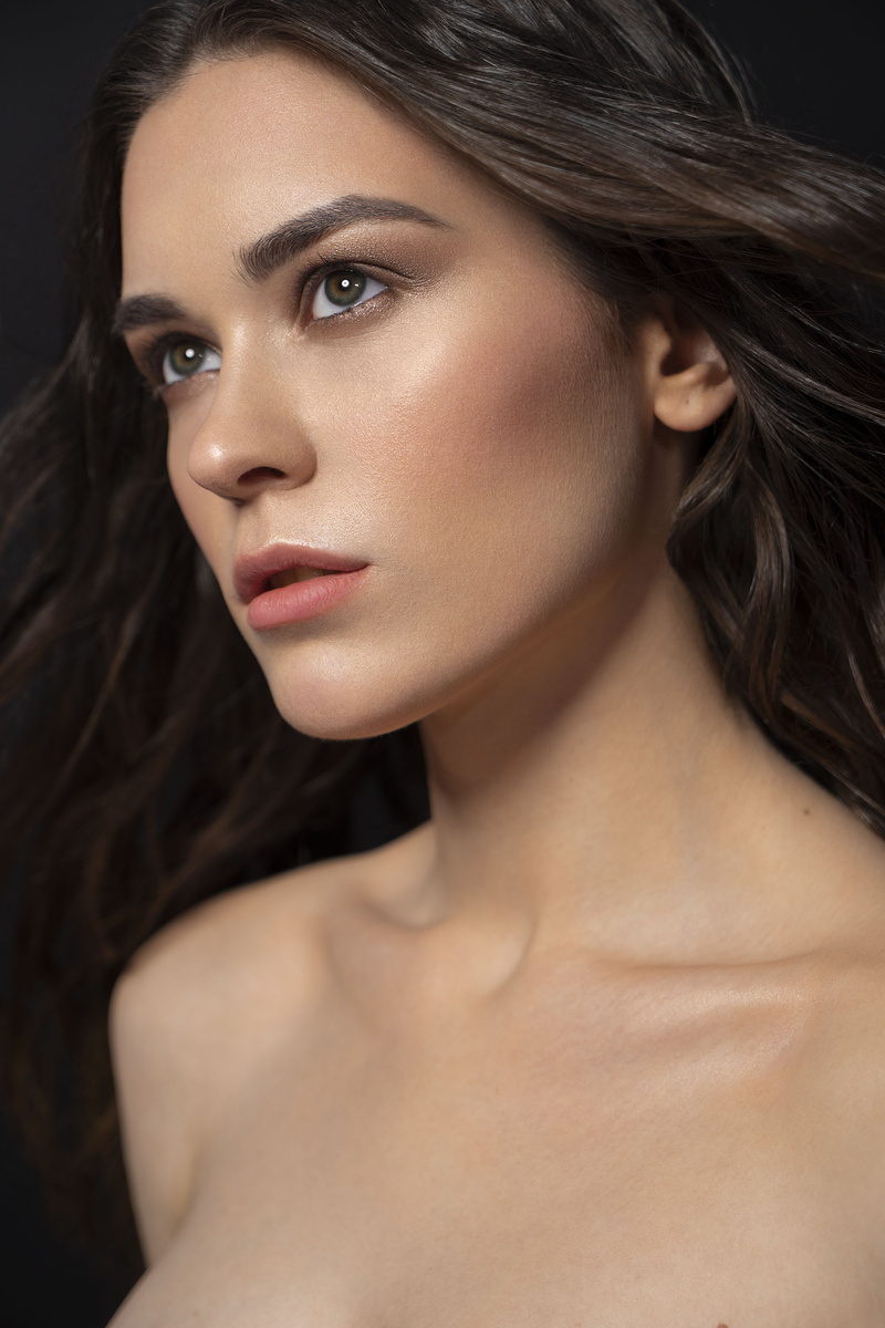 Female model photo shoot of Liza Mokhova