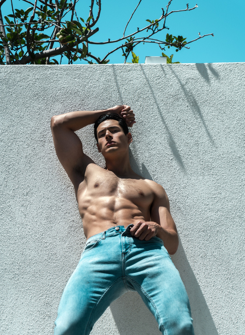 Male model photo shoot of Bobby Reyes