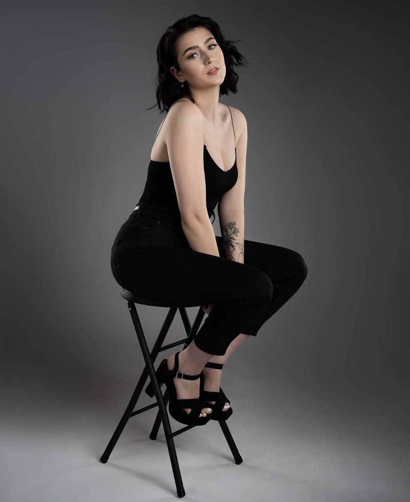 Female model photo shoot of HannahGraysonModel