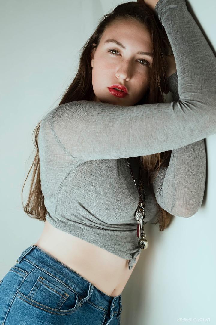 Female model photo shoot of Carroll0313