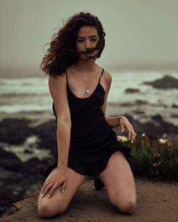 Female model photo shoot of andreadaniela