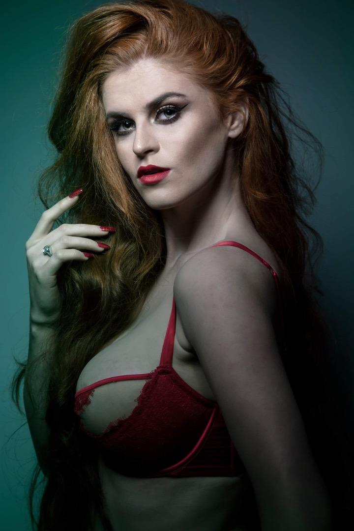 Female model photo shoot of Charlotte Eileen Felski