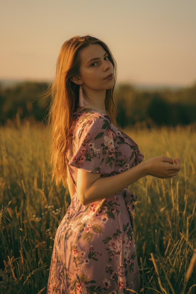 Female model photo shoot of ayeletblondie