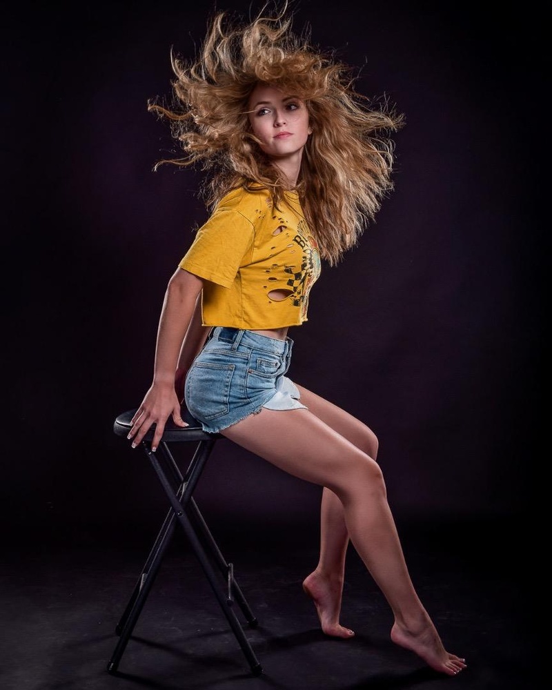 Female model photo shoot of Gabi Griffin