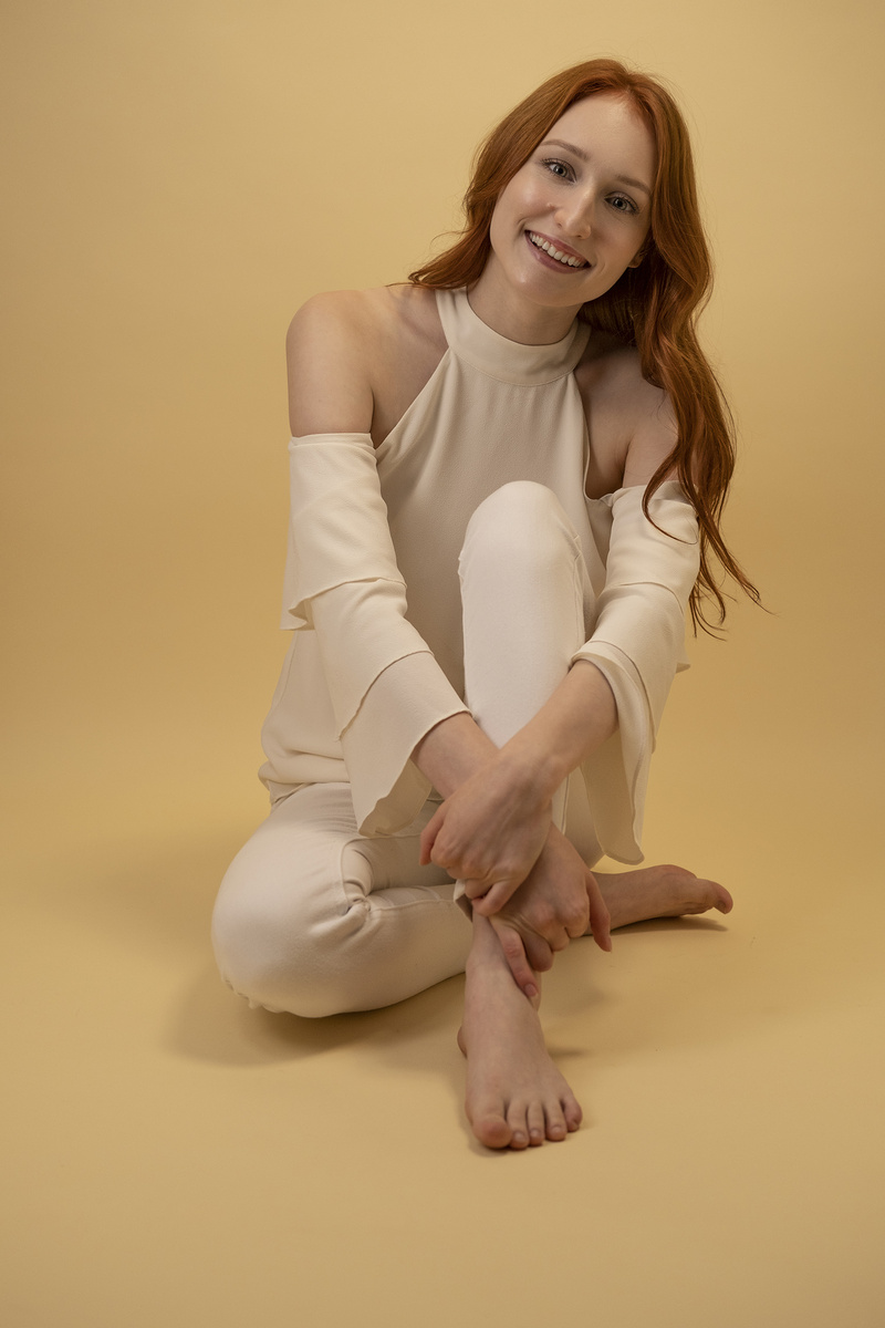 Female model photo shoot of Elena Pierce by jacobthomascarr