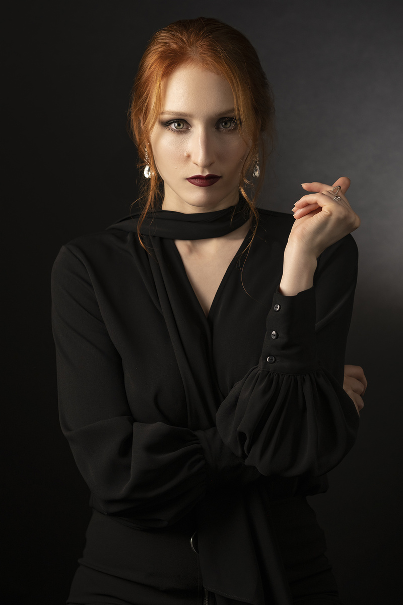 Female model photo shoot of Elena Pierce by jacobthomascarr