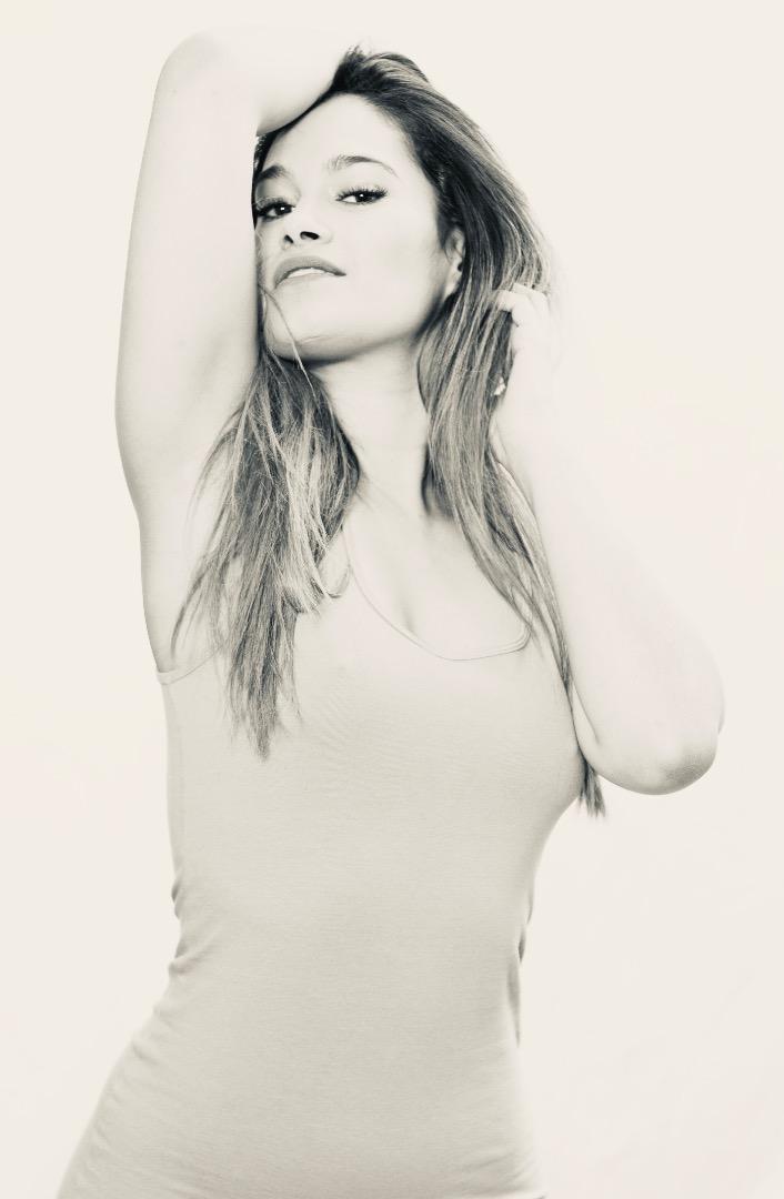 Female model photo shoot of Carla Mireya