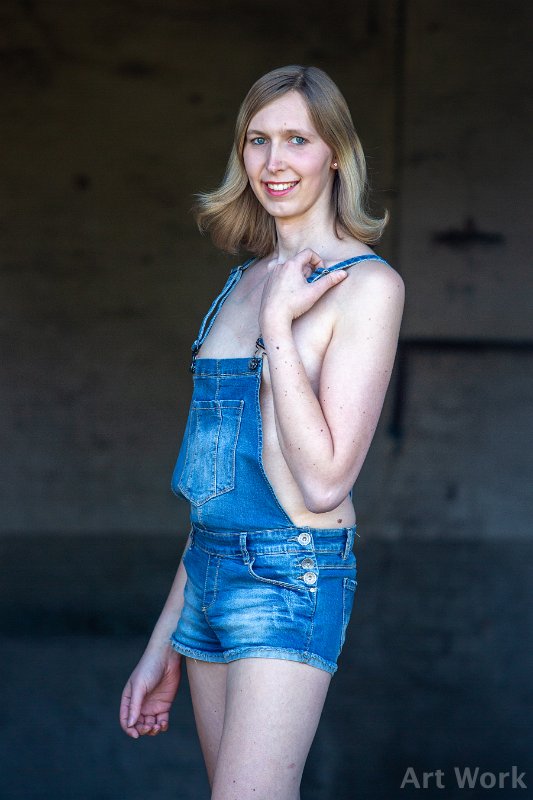 Female model photo shoot of Yoline by digitaalfotowerk
