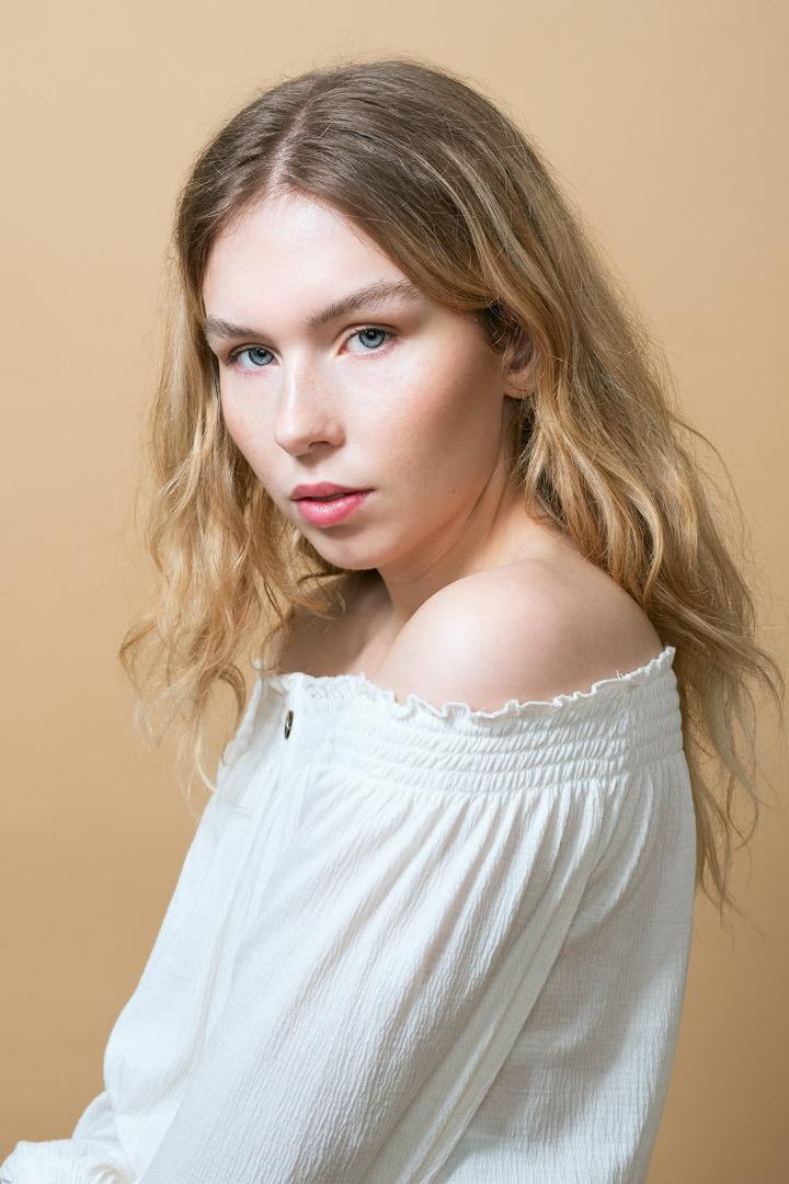 Female model photo shoot of Eva Rut