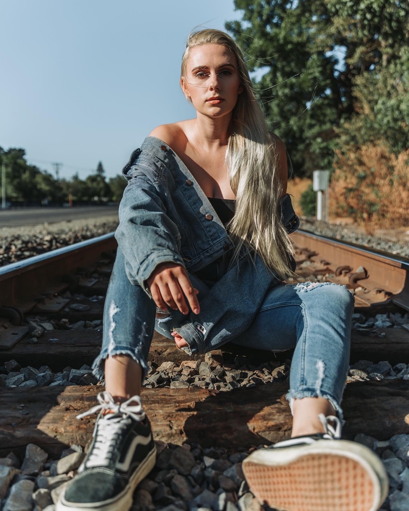 Female model photo shoot of Tayyp6