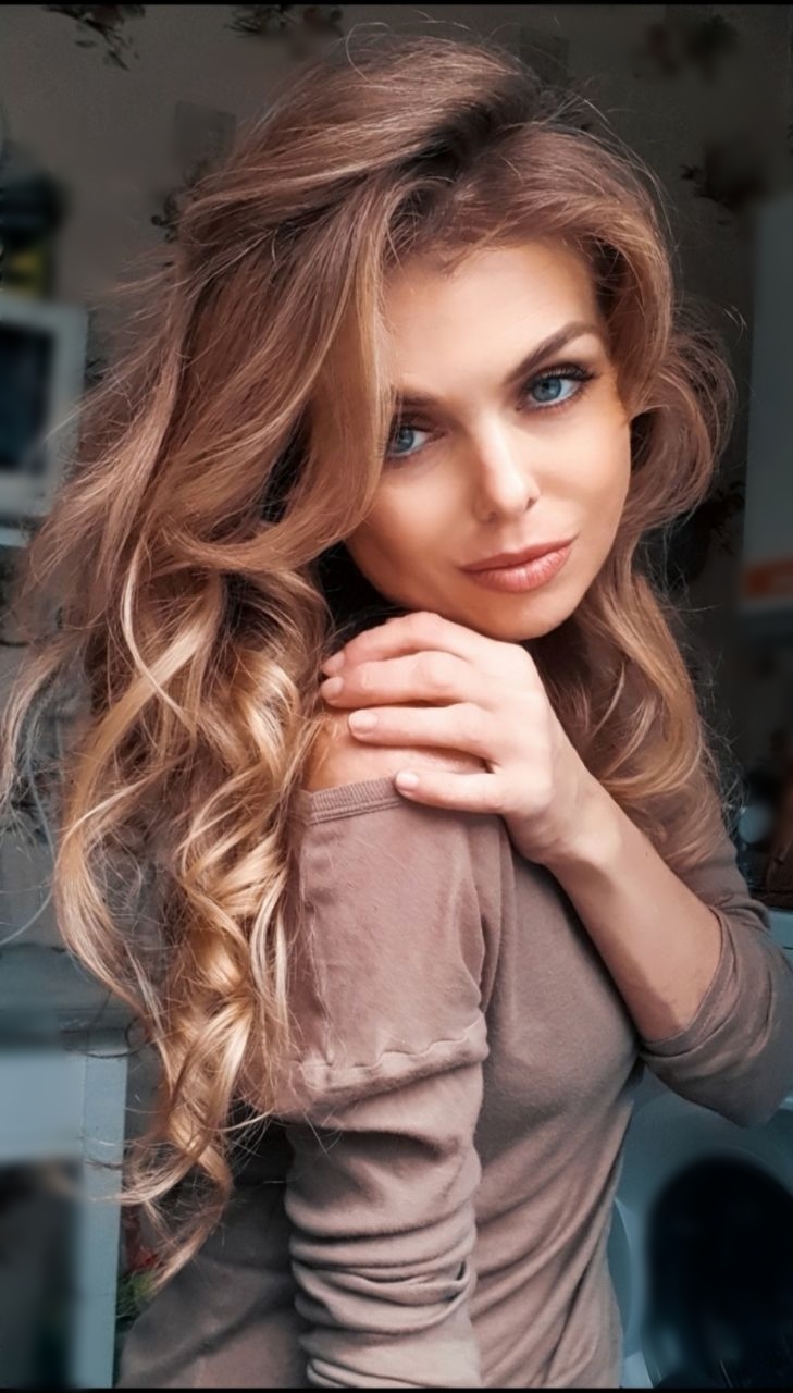 Female model photo shoot of Julia Serova