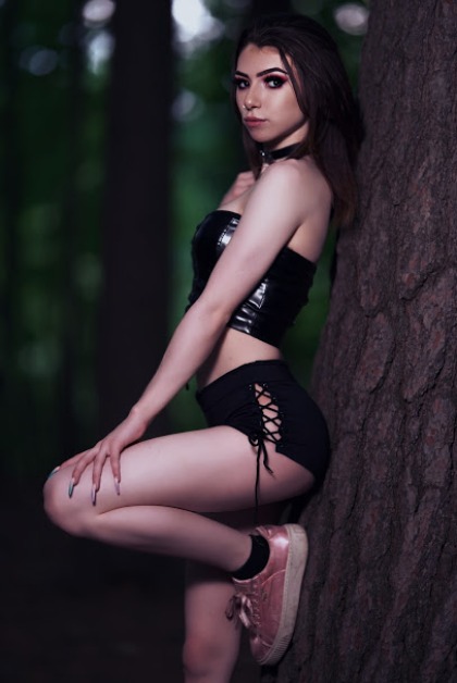 Female model photo shoot of ArayaElite